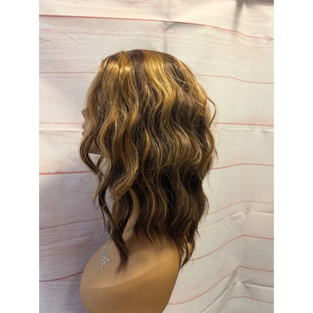 Brown highlighted wavy wig